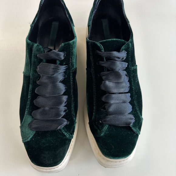 Manuel Barcelo Velvet Sneakers - Size 8 - Picture 2 of 6